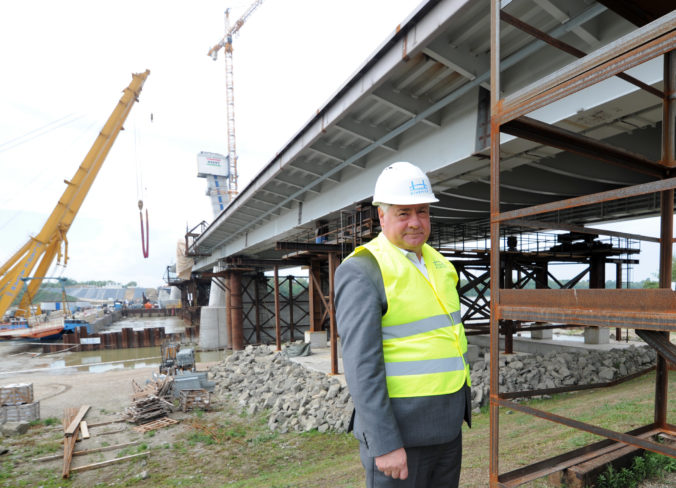 Kontrola výstavby mosta Komárno - Komárom, Árpád Érsek