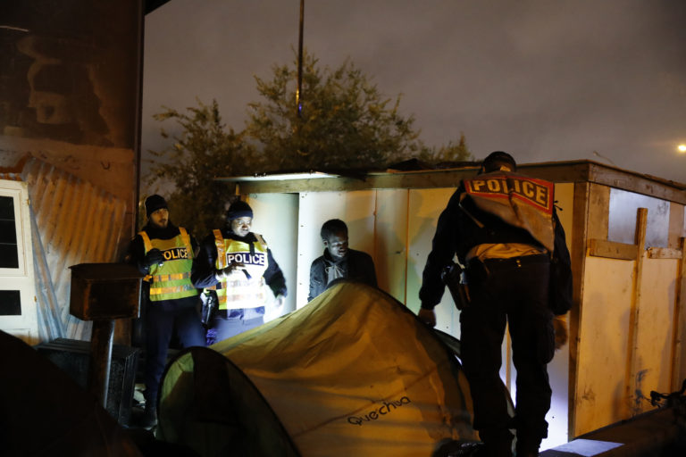 Paríž, migranti