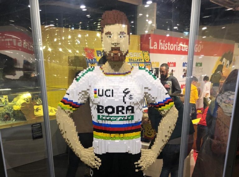 Peter sagan lego vystava madrid twitter.jpg