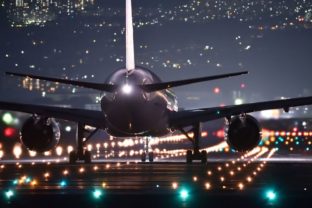 Ak v Bruseli odklepnú zdaňovanie leteckého paliva, skončí sa éra lacného cestovania