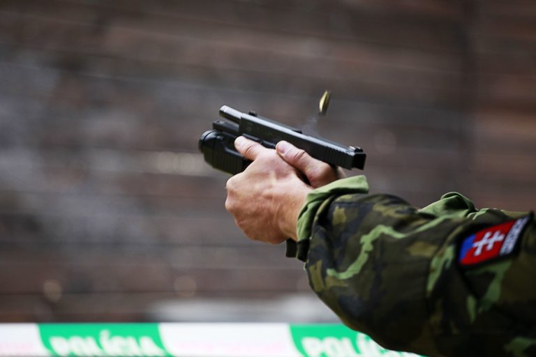 Polícia, zbraň