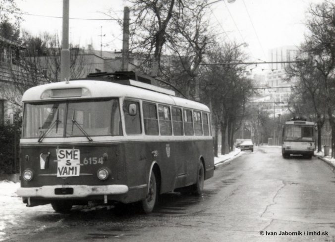Dopravný podnik pri príležitosti 30. výročia Nežnej revolúcie vypraví dobové vozidlá
