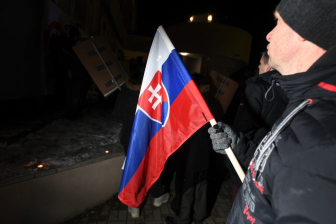 PROTEST: Tichý protest proti Kotlebovcom - ĽS NS