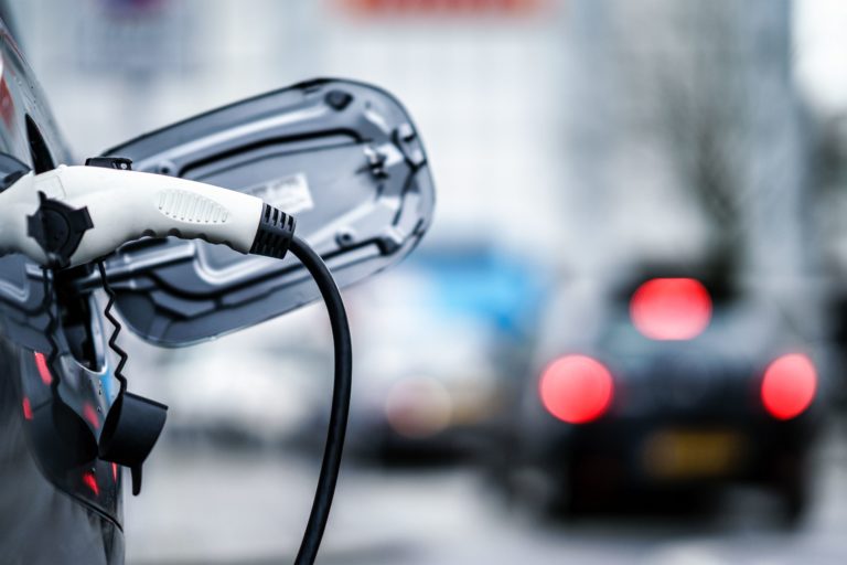 Žiadatelia o dotácie prejavili najväčší záujem o elektrické vozidlá
