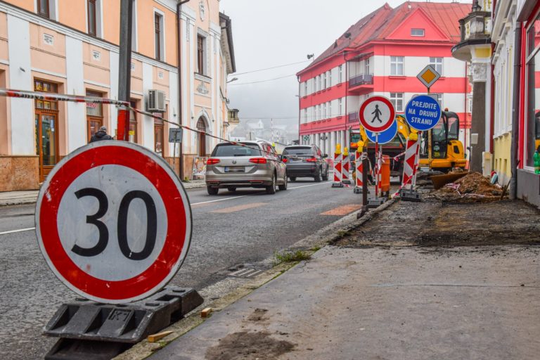 Oprava cesta chodnik dlazba kuzmanyho ulica brezno.jpg