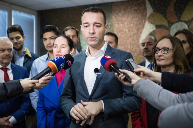 DOBRÁ VOĽBA: Odovzdanie kandidačnej listiny