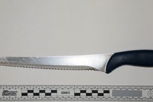 POLÍCIA: Muž ohrozoval nožom otčima