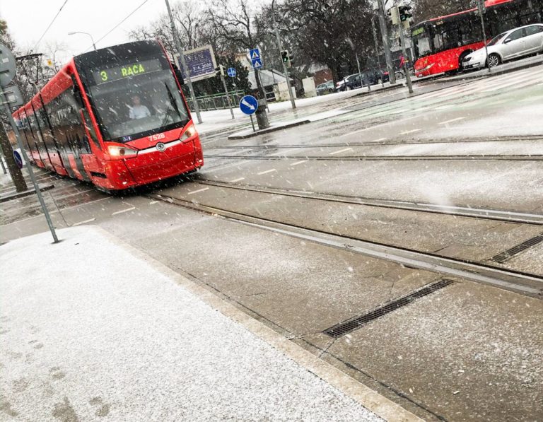 Bratislava, sneženie, MHD