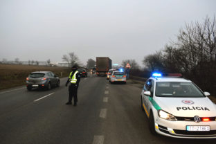 PROTEST: Kamionisti blokujú hraničné priechody