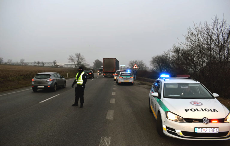 PROTEST: Kamionisti blokujú hraničné priechody