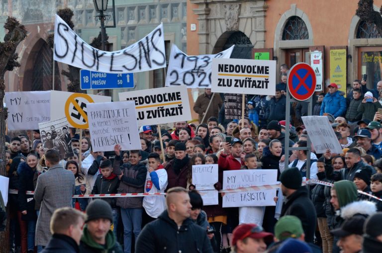 Protest proti mítingu kotlebovcov.