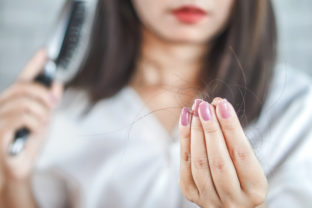 Hygienici varujú pred nebezpečným prípravkom na vlasy