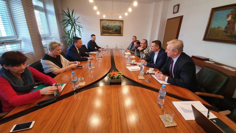 Cestní dopravcovia z ČESMAD u sa dohodli s ministrom financií Ladislavom Kamenickým