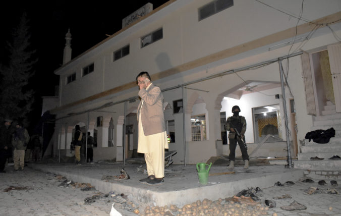 Pakistan bomba výbuch mešita