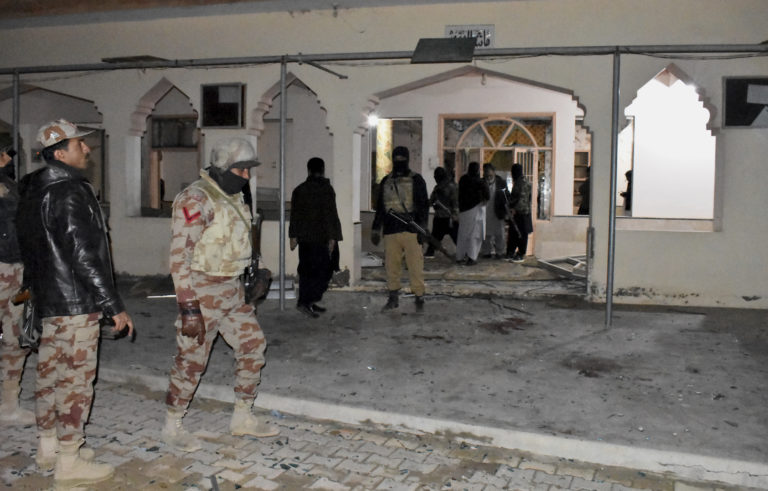 Pakistan bomba výbuch mešita