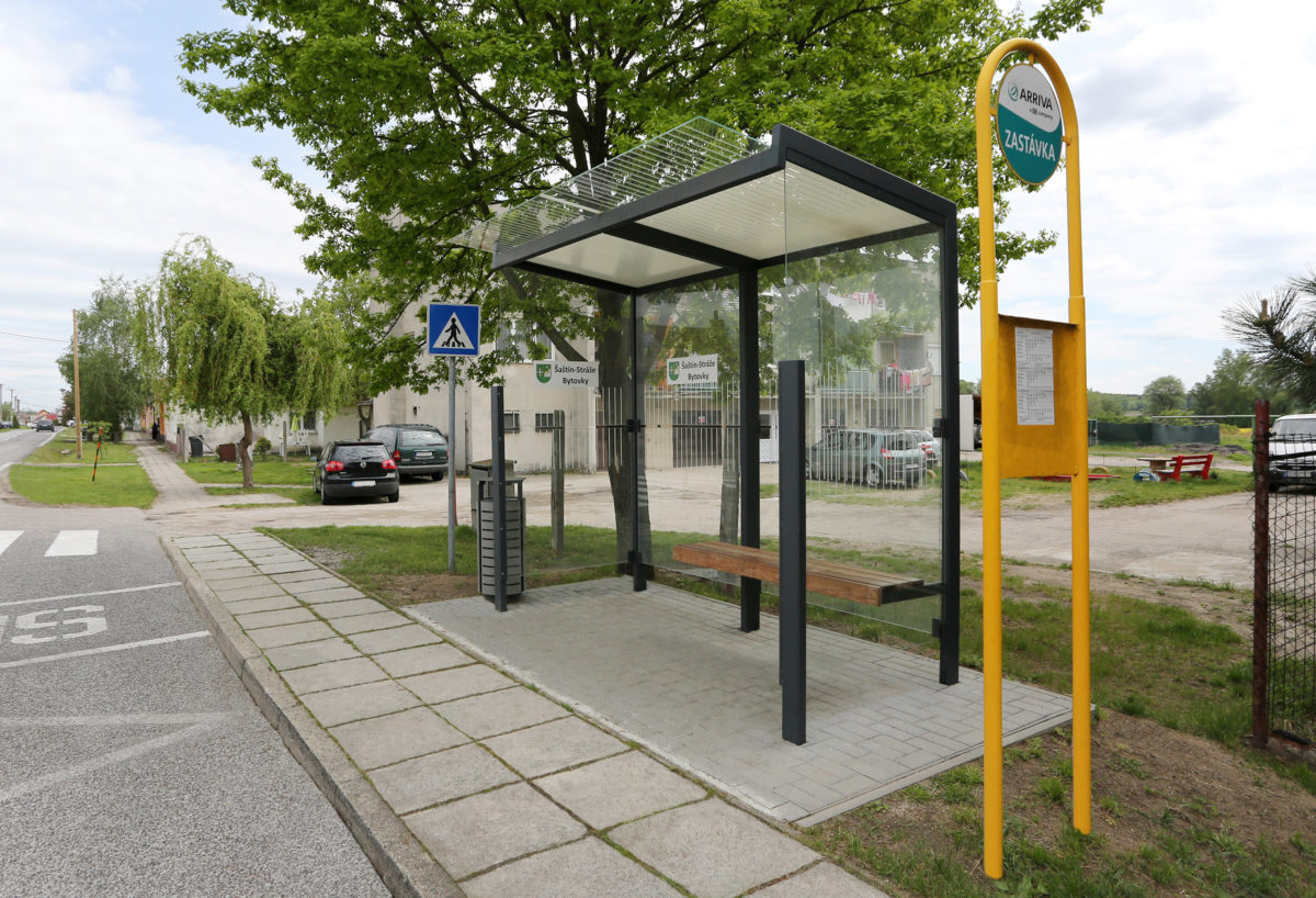Sastin straze autobusova zastavka.jpg
