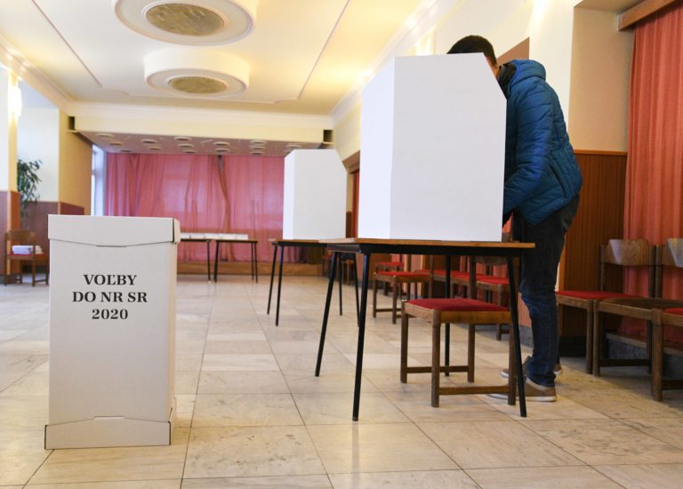 VOĽBY: Otvorenie volebných miestností