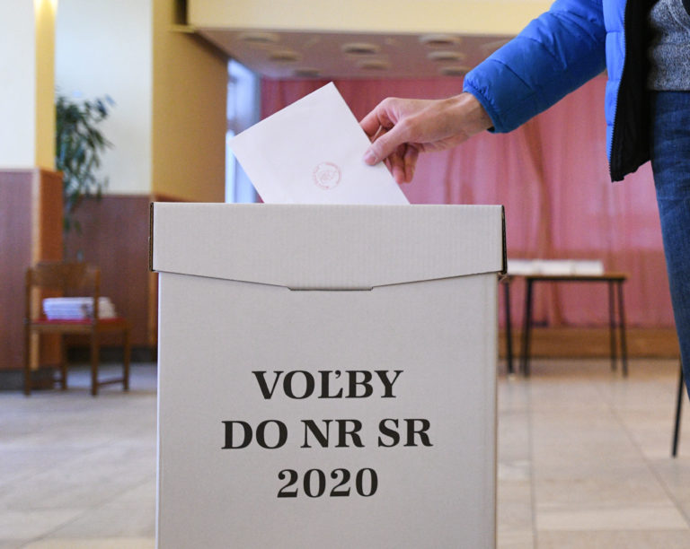 VOĽBY: Otvorenie volebných miestností