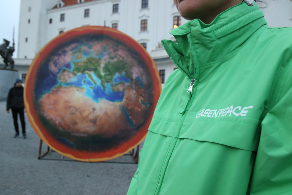 GREENPEACE: Horiaca planéta na Bratislavskom hrade