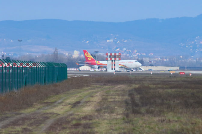 BRATISLAVA: Lietadlo z Číny na pristálo na letisku