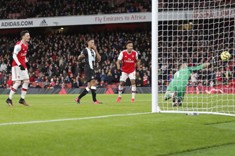 Mesut Özil, Martin Dúbravka, Arsenal, Newcastle United, Premier League