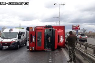 Nehoda, vietor, kamión, Prístavný most, Bratislava