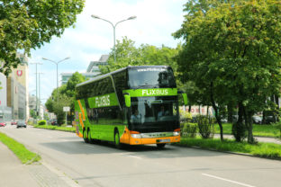 FlixBus testuje autobusy so solárnymi panelmi