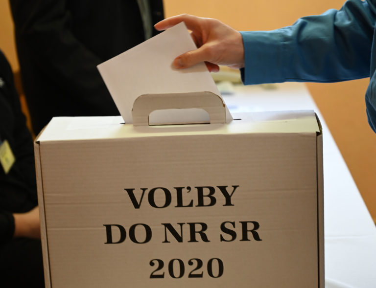 VOĽBY: Volebný akt odsúdených a obvinených