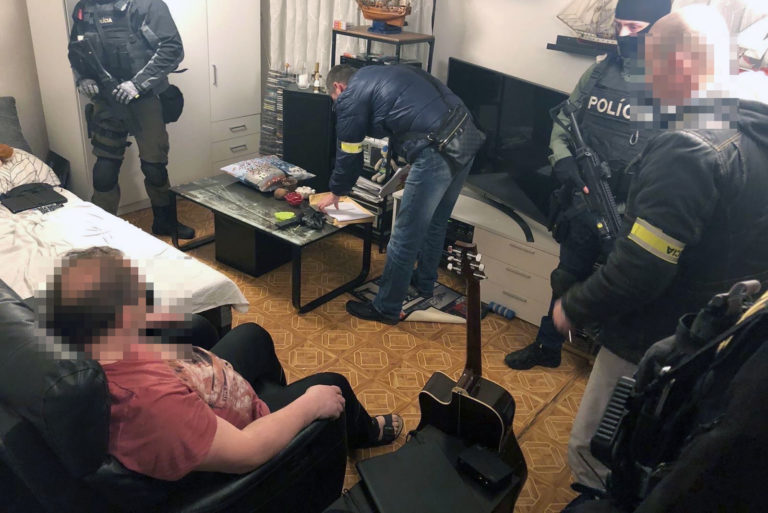POLÍCIA, NAKA