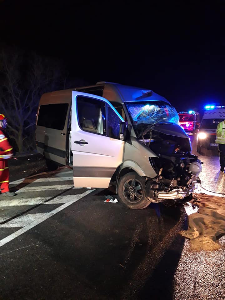 Autobus, dodávka, zrážka