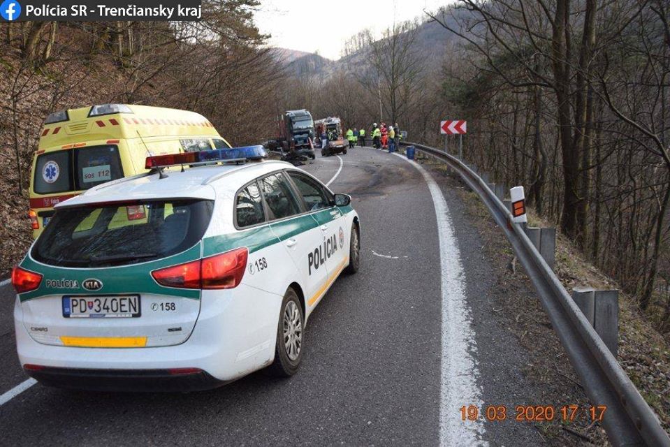 Nehoda, motorka, auto