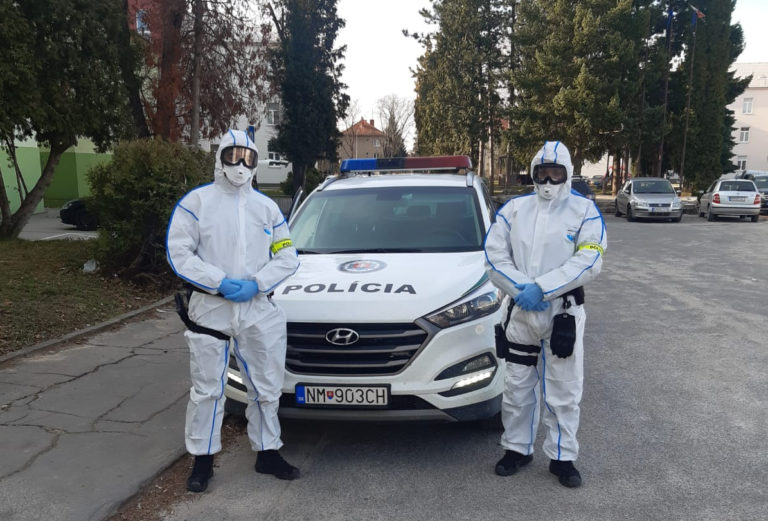 Policajti, karanténa