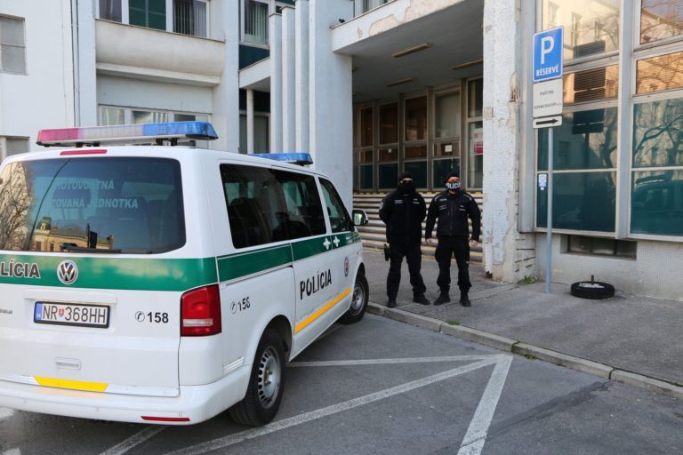 Lúpež, polícia