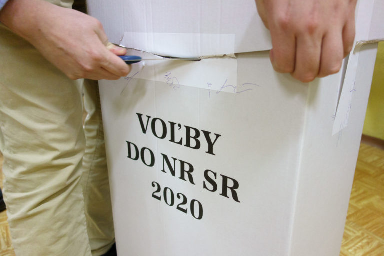 VOĽBY: Vysýpanie volebných urien