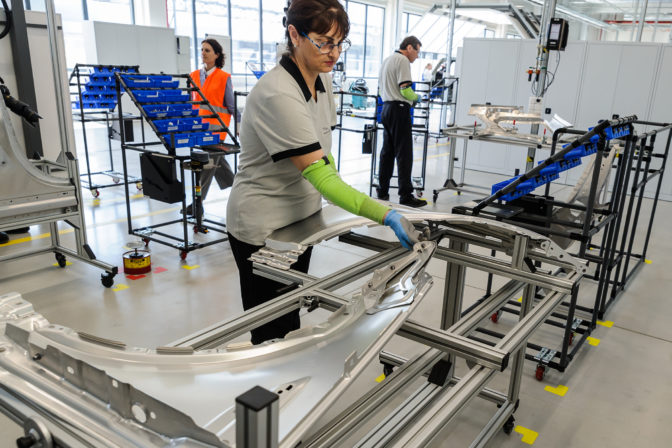 Jaguar Land Rover, automobilka