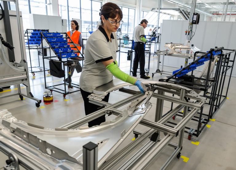 Jaguar Land Rover, automobilka