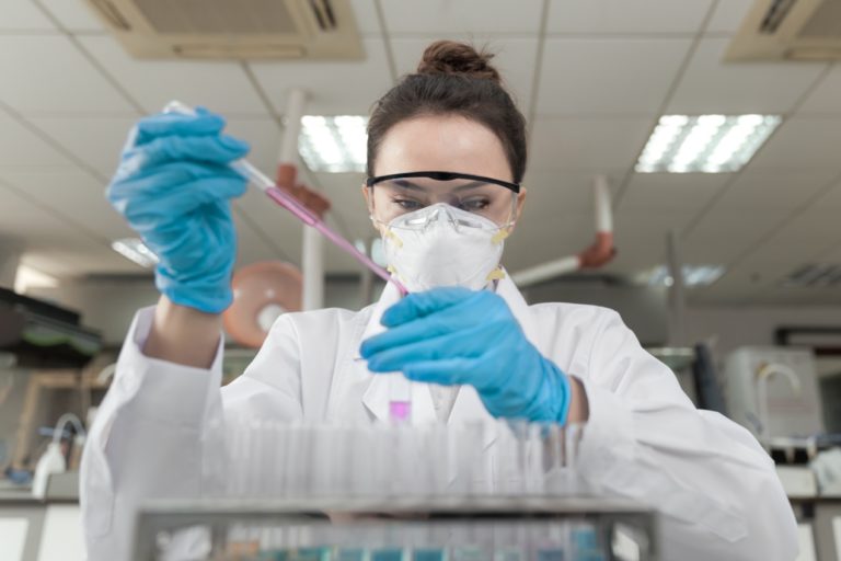 Koronavirus, laboratórium