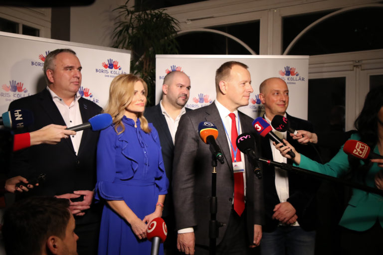 VO¼BY: Volebná noc v centrále strany Sme rodina