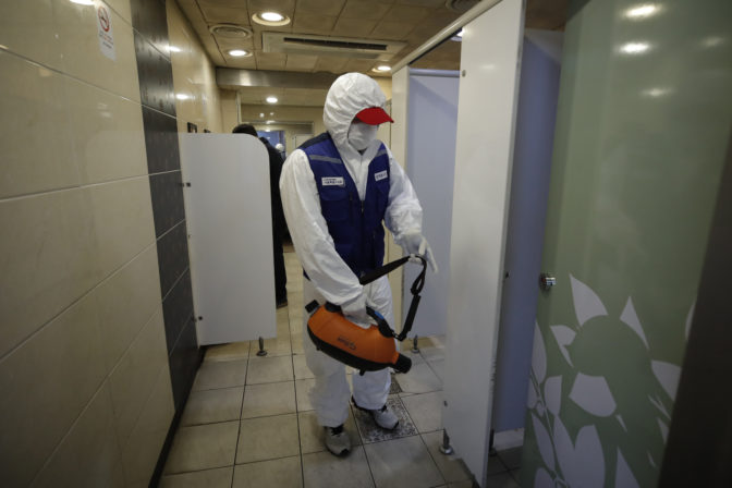 Koronavírus, záchod