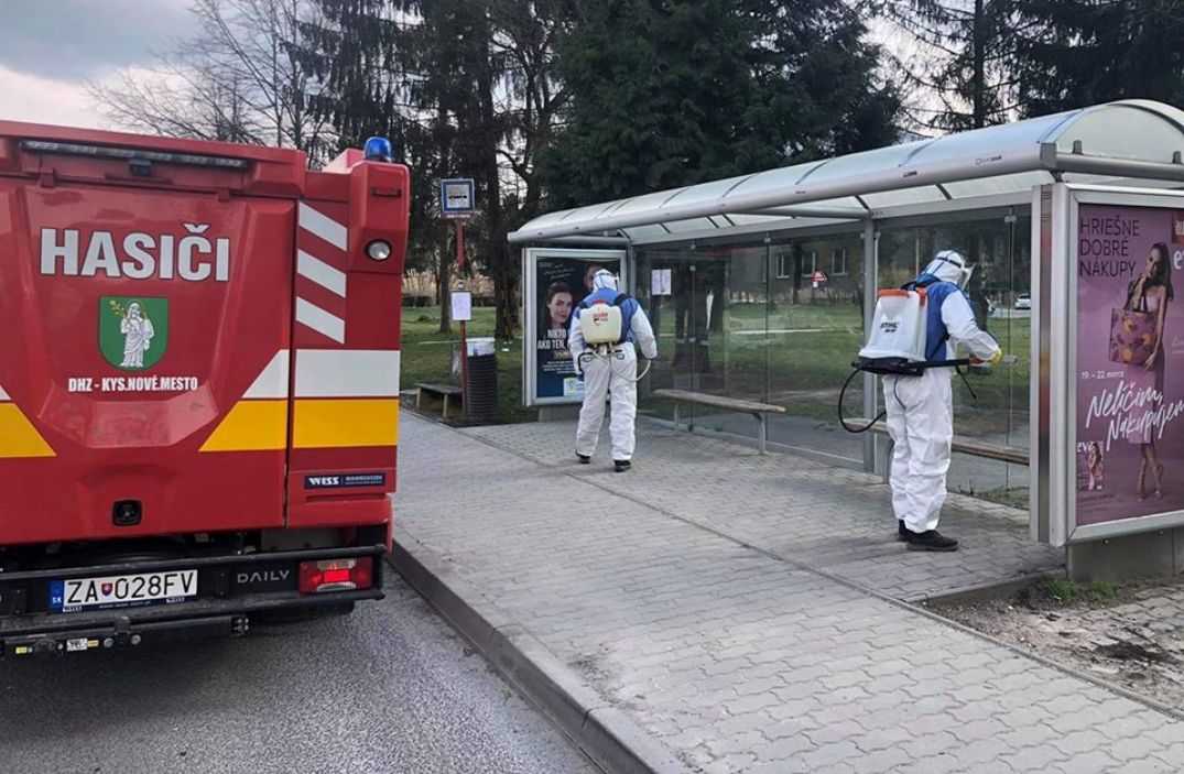 Mesto Žilina pokračuje v dezinfekcii zastávok mestskej hromadnej dopravy