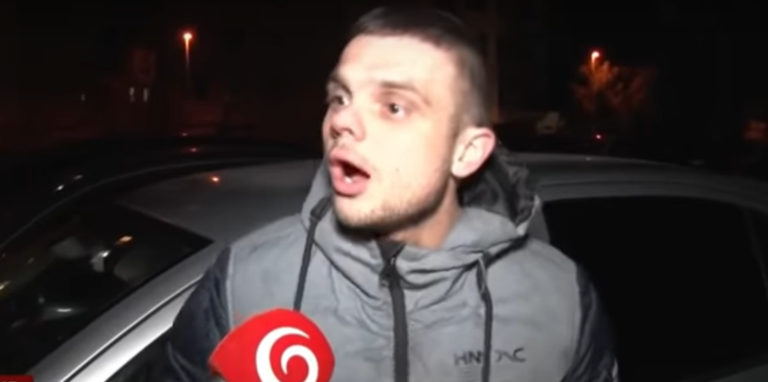 Vodič, ktorému pes prepínal v aute pesničky, bol pod vplyvom drog