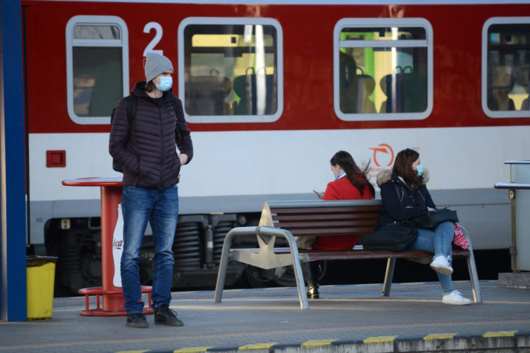 ZSSK hlási prepad tržieb a počtu cestujúcich o vyše 80 %, dôvodom je úsporná prevádzka