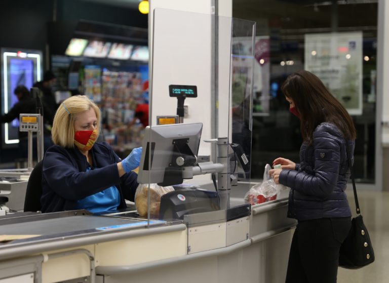 Tesco plexiskla pokladne.jpg