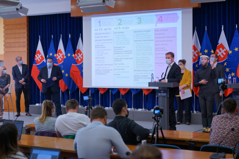 PREMIÉR: Rokoval s epidemiológmi
