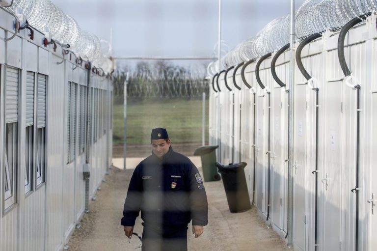 Maďarsko, migranti, tranzitná zóna