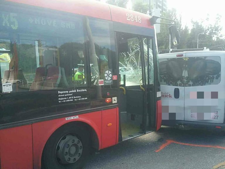 Nehoda, autobus MHD, Bratislava