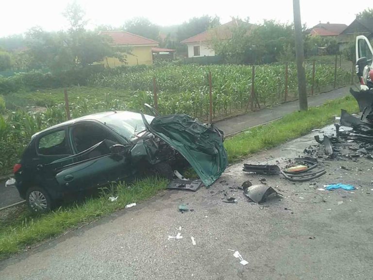 čelná zrážka, sanitka, auto, Vlčany