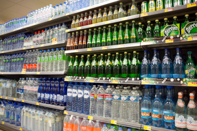 Fľaše, nápoje, supermarket