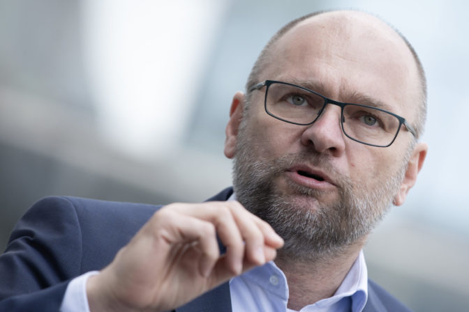 SULÍK: Dotácie pre zatvorené prevádzky