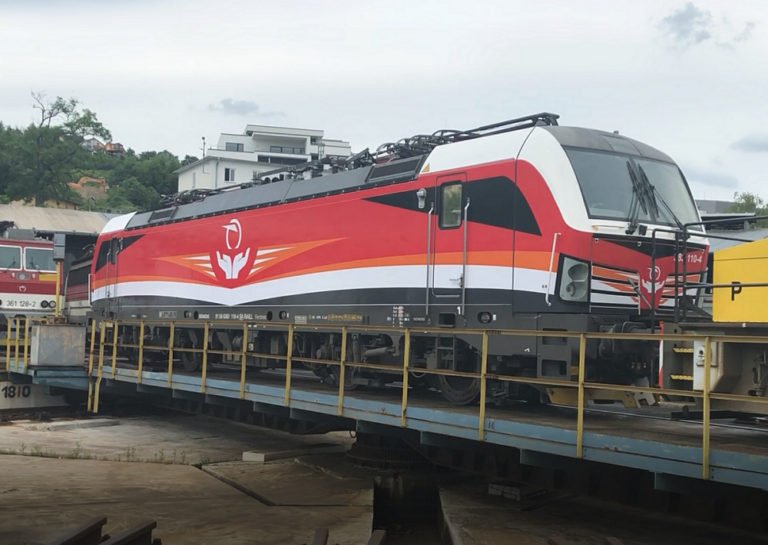Jedinecny vectron s dizajnom vlakom zodpovedne sa na trase bratislavazilinakosice objavi zaciatkom letnych prazdnin.jpg